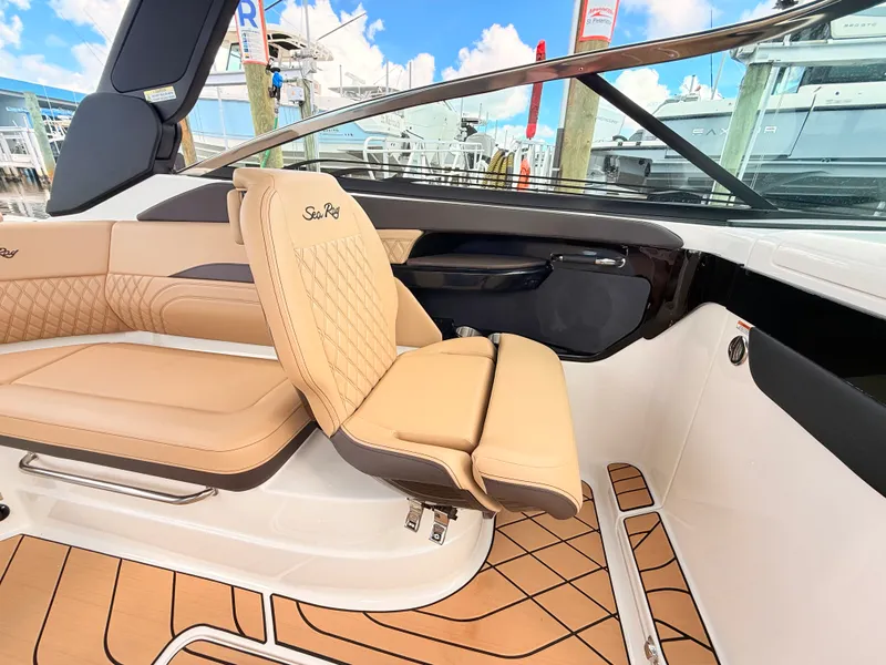 Slide: The Image of Sea Ray SLX 260 Outboard 2027 - 47