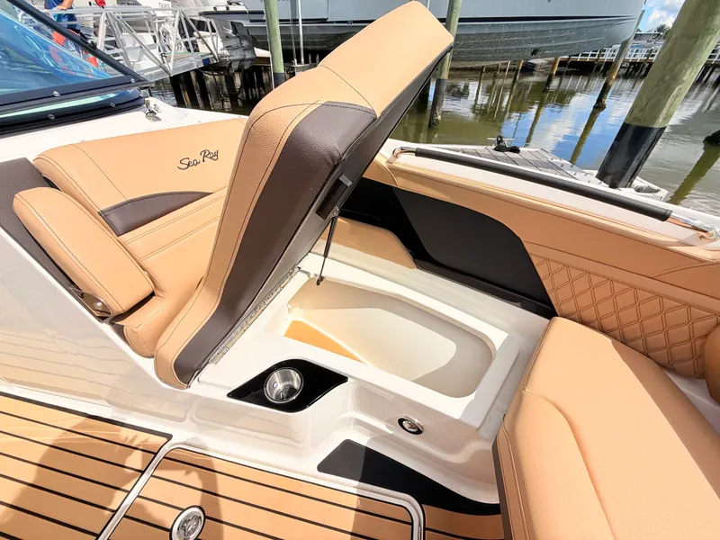 Slide: The Image of Sea Ray SLX 260 Outboard 2027 - 63