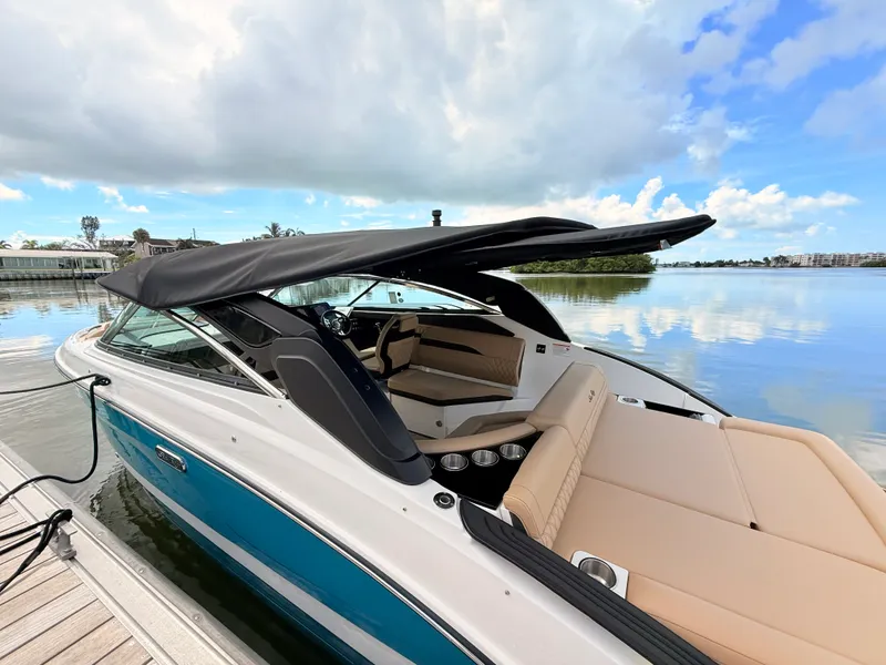 Slide: The Image of Sea Ray SLX 260 Outboard 2027 - 34