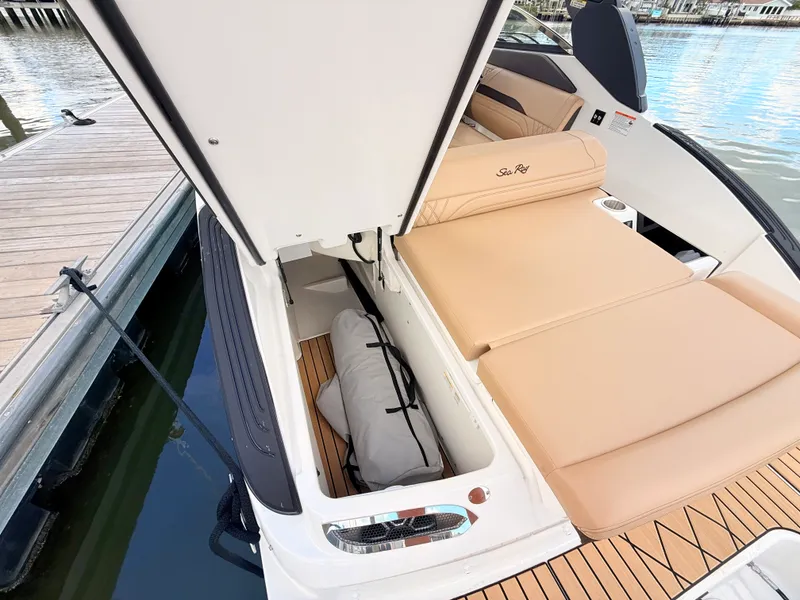 Slide: The Image of Sea Ray SLX 260 Outboard 2027 - 25