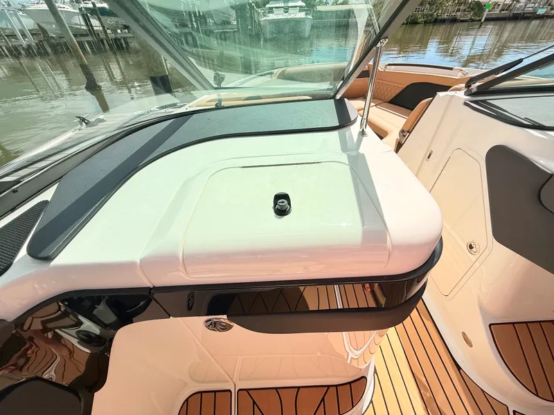 Slide: The Image of Sea Ray SLX 260 Outboard 2027 - 50