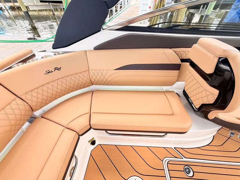 Slide: The Image of Sea Ray SLX 260 Outboard 2027 - 39