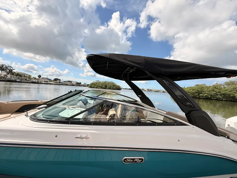 Slide: The Image of Sea Ray SLX 260 Outboard 2027 - 19
