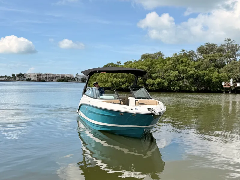 Slide: The Image of Sea Ray SLX 260 Outboard 2027 - 14
