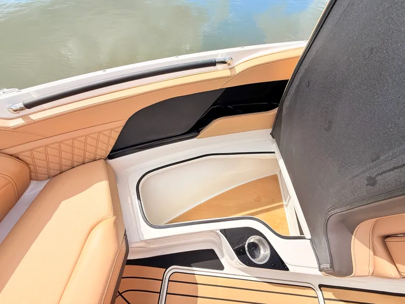 Slide: The Image of Sea Ray SLX 260 Outboard 2027 - 62