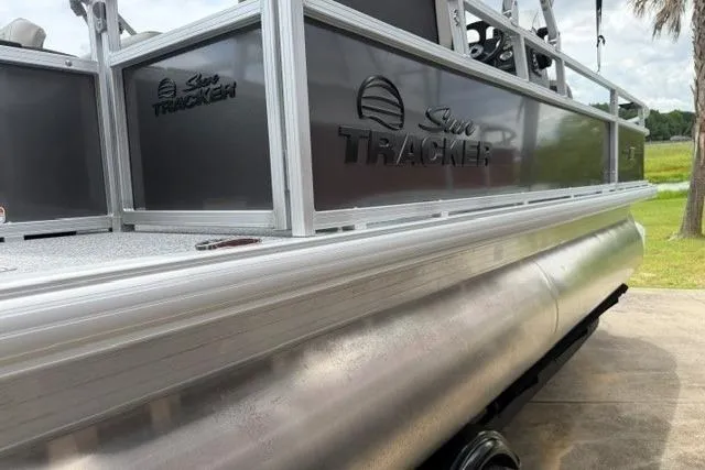 Slide: The Image of 2026 Sun Tracker Bass Buggy 18 DLX pontoon boat, side view, on trailer. - 88