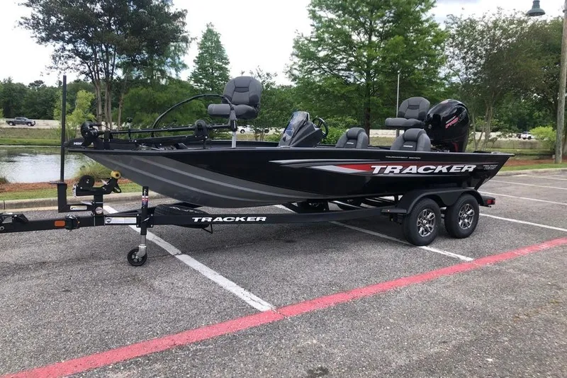 The Image of Tracker Pro Team 195 2026 - 0