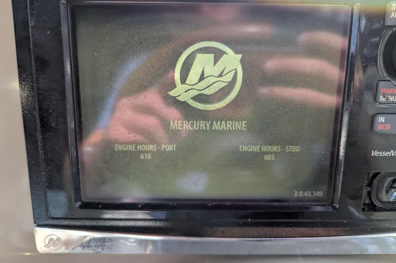 Slide: The Image of Mercury Marine display showing engine hours for 2005 Sea Ray 290 Amberjack. - 10