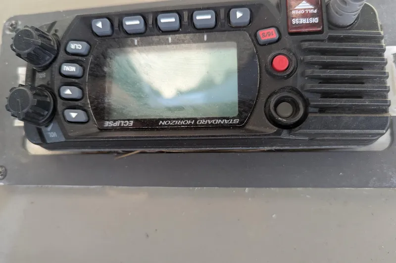 Slide: The Image of Standard Horizon radio on 2005 Sea Ray 290 Amberjack. - 9