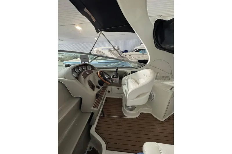 Slide: The Image of Interior of a 2007 Sea Ray Sundancer 280 yacht. - 7