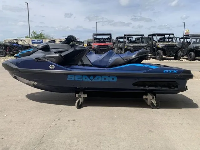 Slide: The Image of Sea-Doo GTX 230 Tech, Audio, iDF, iBR 2026 - 6