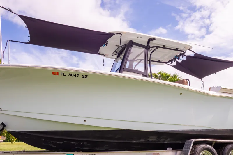 Slide: The Image of Twin Yamaha 250 V6 4.2L engines on a 2021 Sea Hunt Gamefish 27 boat. - 92