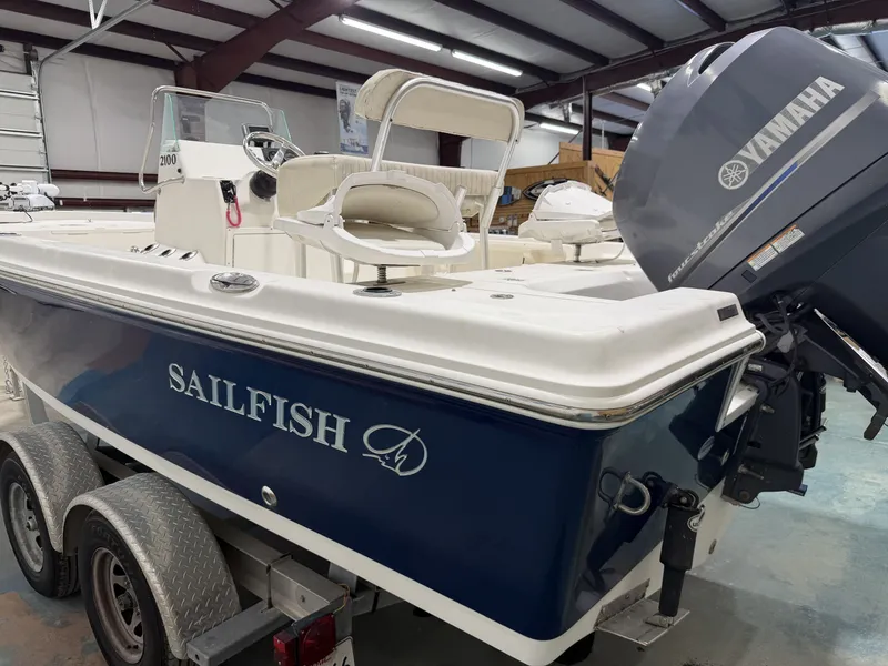 Slide: The Image of Sailfish 2100CC BAY 2013 - 9