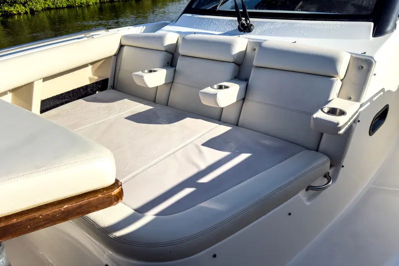 Slide: The Image of Boston Whaler 350 Realm 2022 - 25