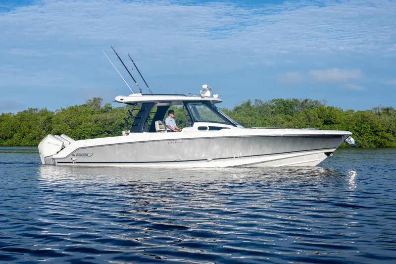 The Image of Boston Whaler 350 Realm 2022 - 0