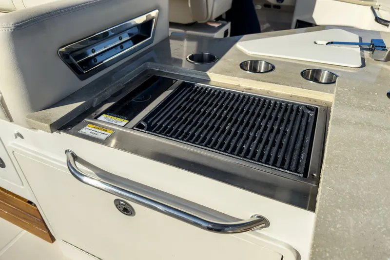 Slide: The Image of Boston Whaler 350 Realm 2022 - 9