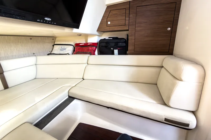 Slide: The Image of Boston Whaler 350 Realm 2022 - 20