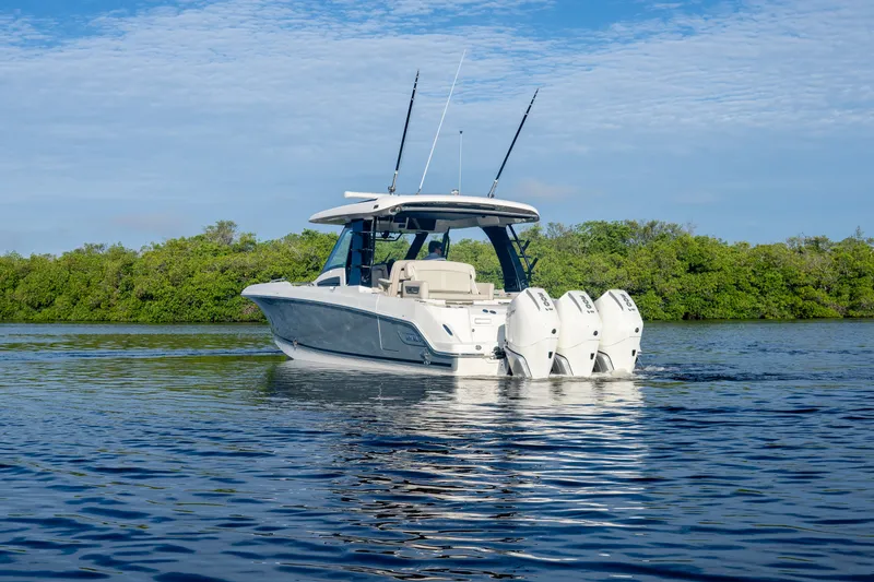 Slide: The Image of Boston Whaler 350 Realm 2022 - 36