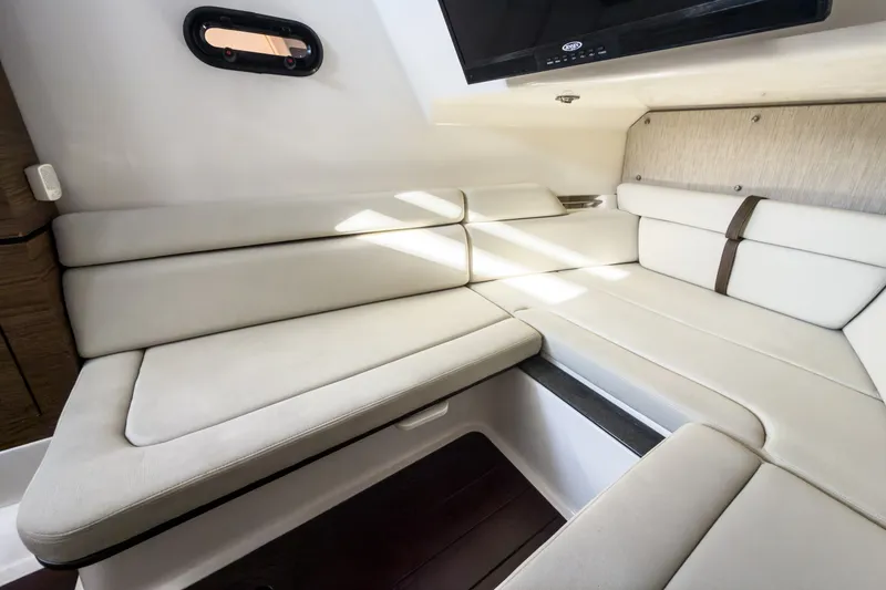 Slide: The Image of Boston Whaler 350 Realm 2022 - 19