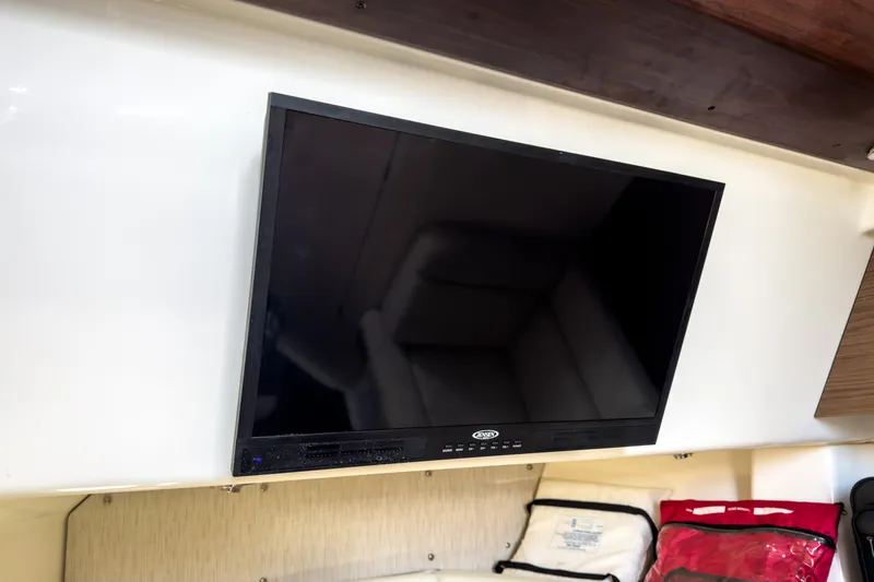 Slide: The Image of Boston Whaler 350 Realm 2022 - 21