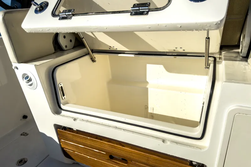 Slide: The Image of Boston Whaler 350 Realm 2022 - 8