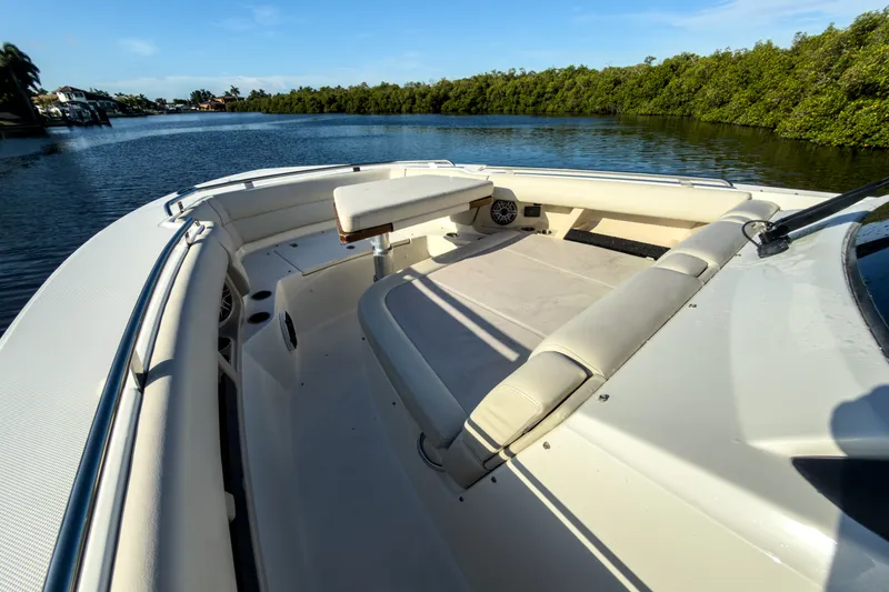 Slide: The Image of Boston Whaler 350 Realm 2022 - 24