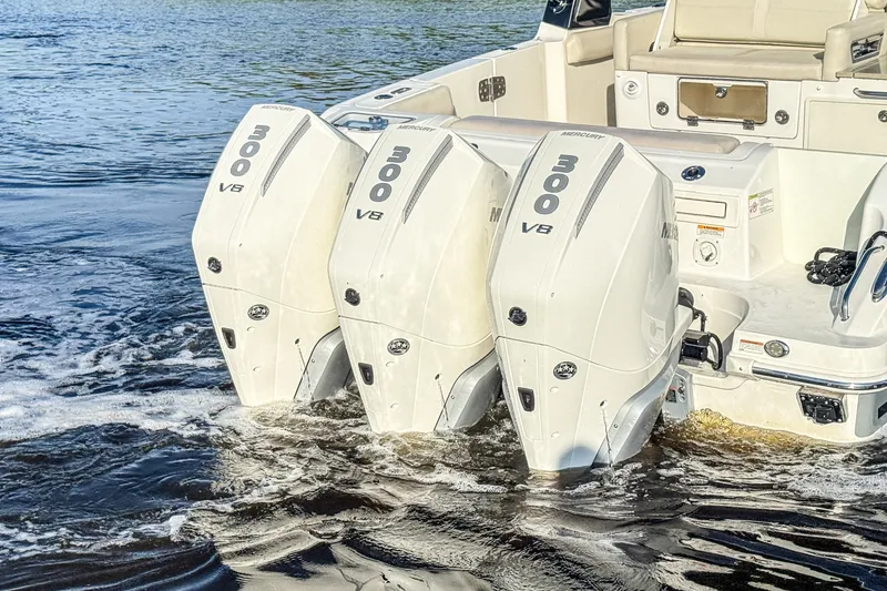 Slide: The Image of Boston Whaler 350 Realm 2022 - 4