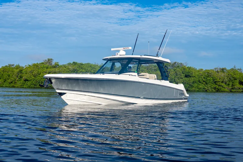 Slide: The Image of Boston Whaler 350 Realm 2022 - 32