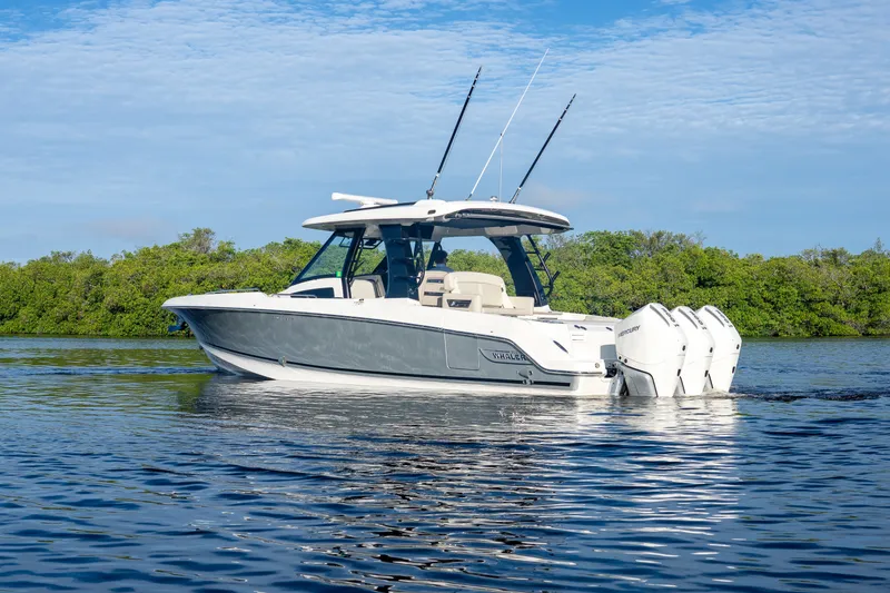 Slide: The Image of Boston Whaler 350 Realm 2022 - 1