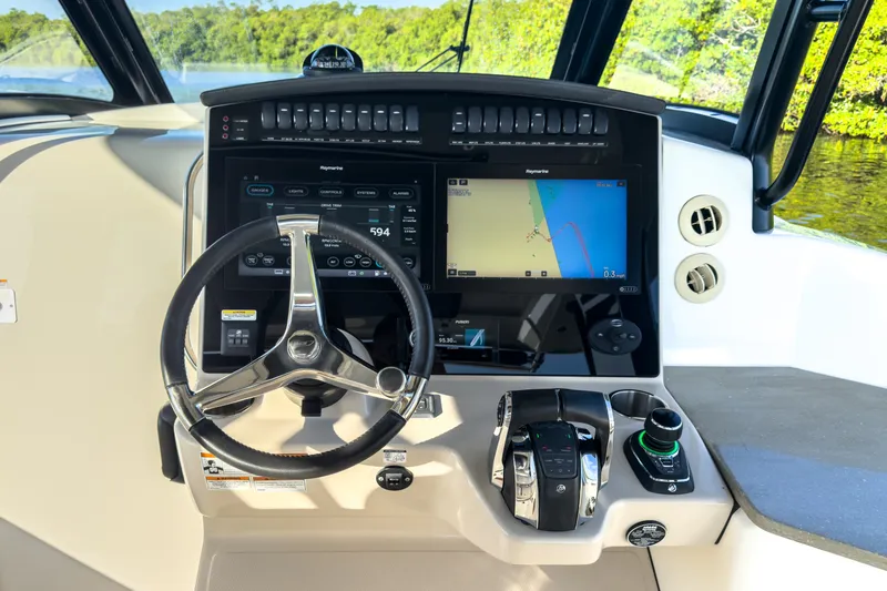 Slide: The Image of Boston Whaler 350 Realm 2022 - 13