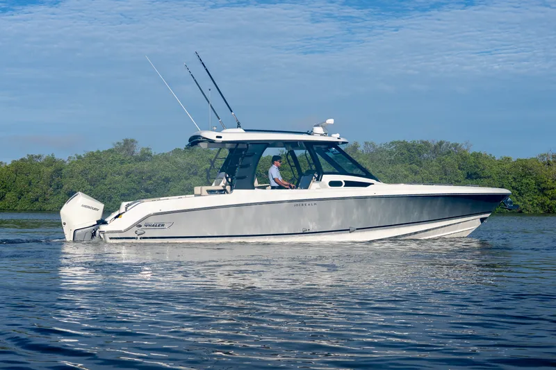 Slide: The Image of Boston Whaler 350 Realm 2022 - 39