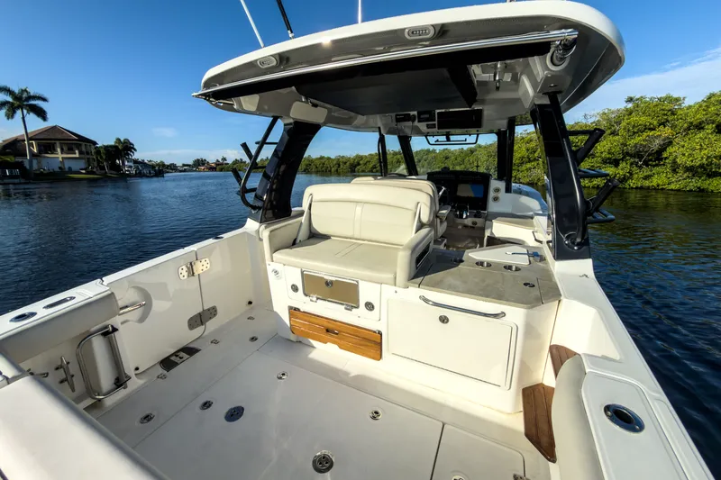 Slide: The Image of Boston Whaler 350 Realm 2022 - 5