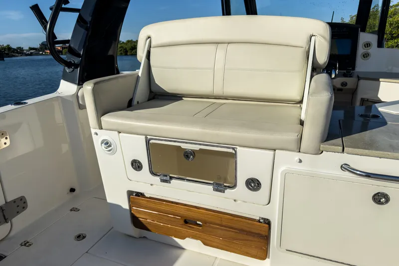 Slide: The Image of Boston Whaler 350 Realm 2022 - 7