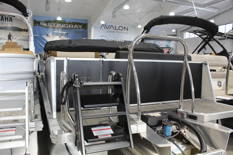 Slide: The Image of 2026 Avalon 2585 25 Catalina ENT luxury pontoon boat in showroom. - 11