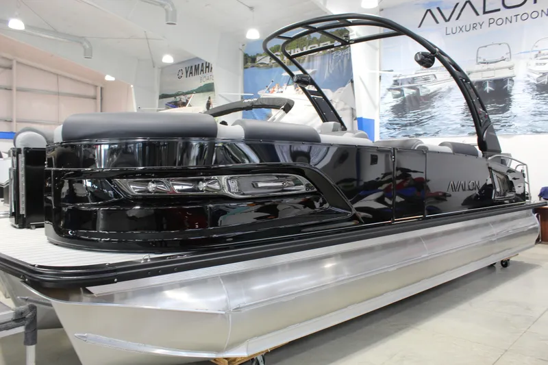 The Image of 2026 Avalon 2585 27-3 Excalibur LTD FL luxury pontoon boat in showroom. - 0