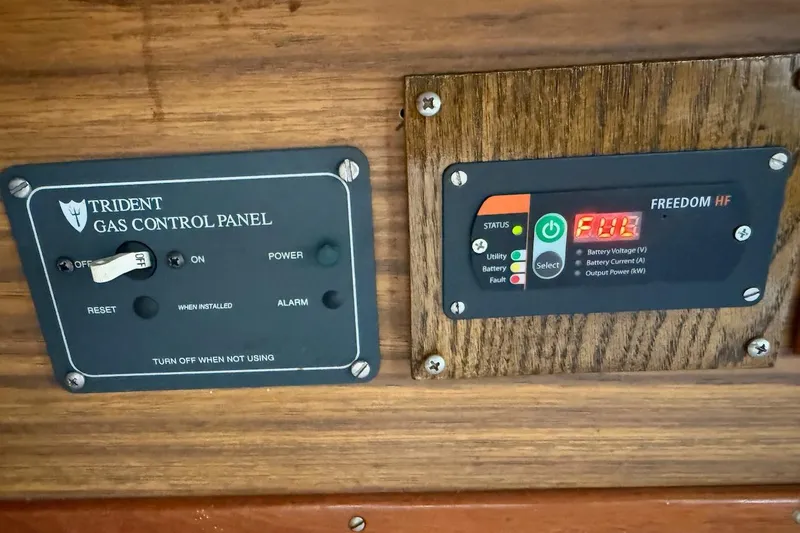 Slide: The Image of Trident gas control panel and Freedom HF display on Soverel 37, 1975 model. - 19