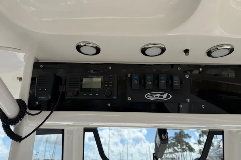 Slide: The Image of Control panel of 2022 Sea Hunt Ultra 275 SE boat with Garmin radio system. - 30