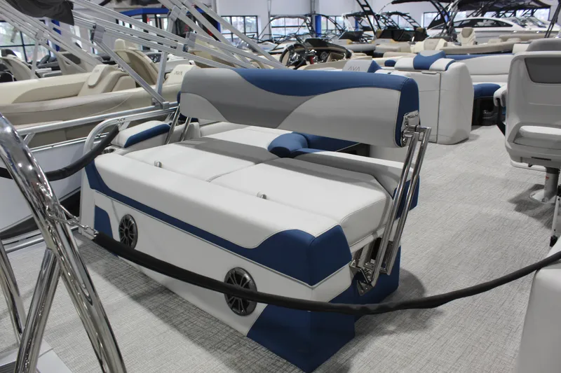 Slide: The Image of 2026 Avalon 2185 25 LSZ CRB boat interior with blue and white seating. - 7