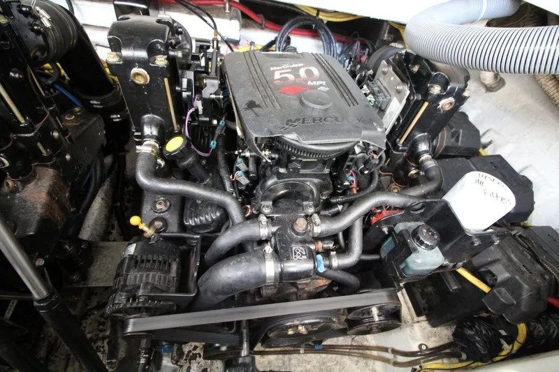 Slide: The Image of Engine compartment of a 2008 Maxum 2900 SE with a Mercury 5.0 MPI engine. - 36