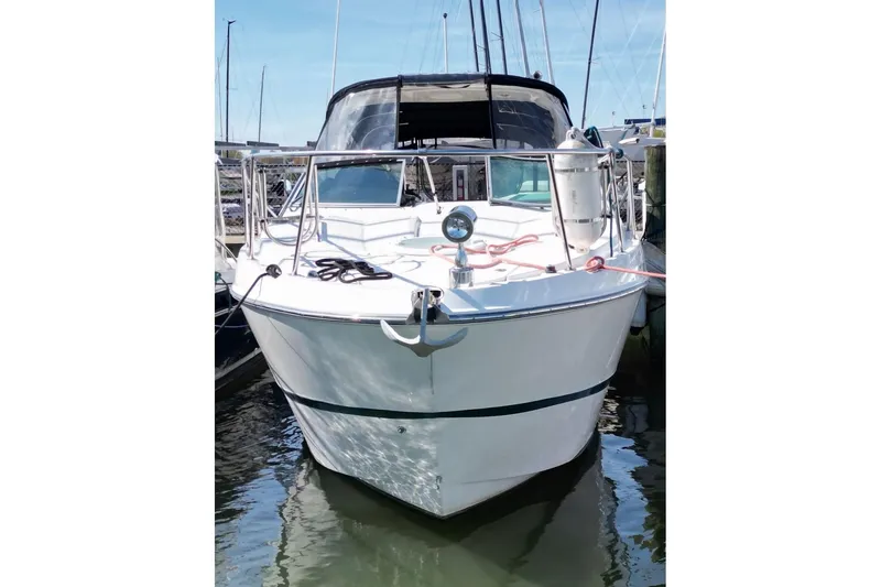Slide: The Image of 2008 Maxum 2900 SE boat docked in marina, front view. - 5