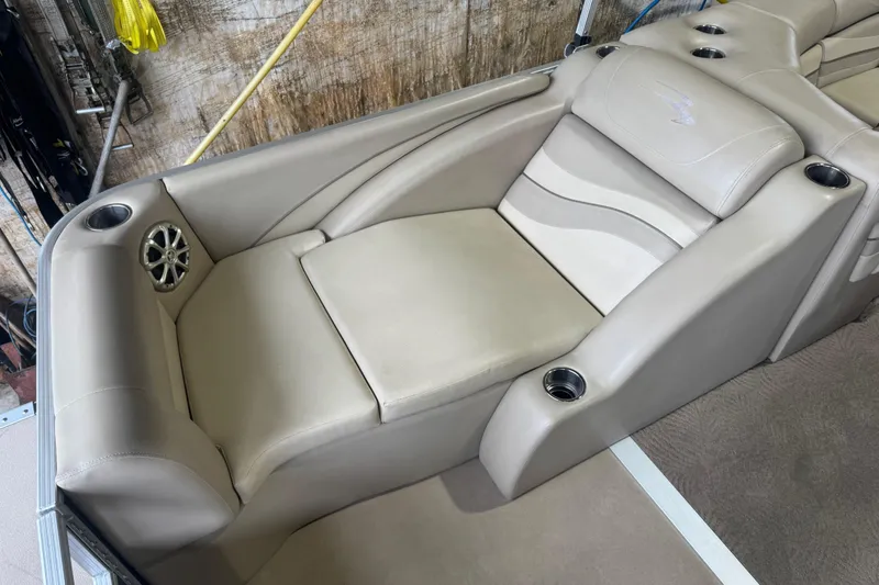 Slide: The Image of Luxurious seating on a 2010 Bennington 2550RCW boat with cup holders and speaker. - 24