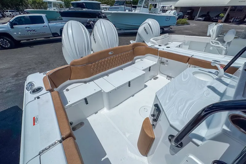 Slide: The Image of Sea Hunt Ultra 265 SE 2026 - 5