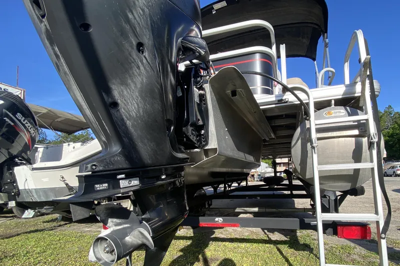 Slide: The Image of 2018 Sun Tracker Bass Buggy 18 DLX pontoon boat with Suzuki outboard motor. - 6