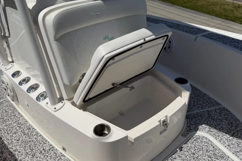Slide: The Image of 2019 Sea Vee 270Z boat with open storage compartment and cup holders. - 29