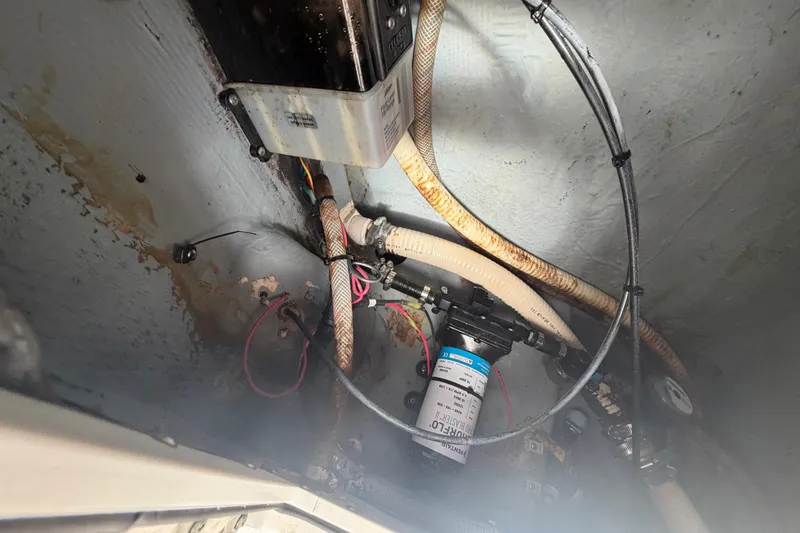 Slide: The Image of 1990 Mako 241 Center Console boat wiring and plumbing components. - 28