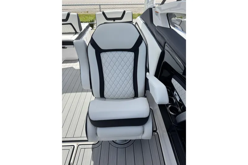Slide: The Image of Luxurious seating on 2026 Yamaha Boats 275SD, featuring elegant white and black upholstery. - 15
