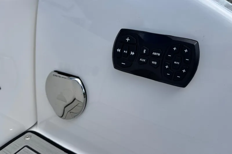 Slide: The Image of Control panel on 2026 Yamaha Boats 275SD, featuring audio and connectivity options. - 3
