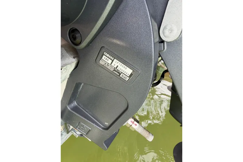 Slide: The Image of Close-up of Yamaha outboard motor on 2004 Grady-White Advance 257 boat. - 33