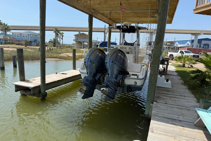 Slide: The Image of 2004 Grady-White Advance 257 boat docked with dual Yamaha engines. - 7