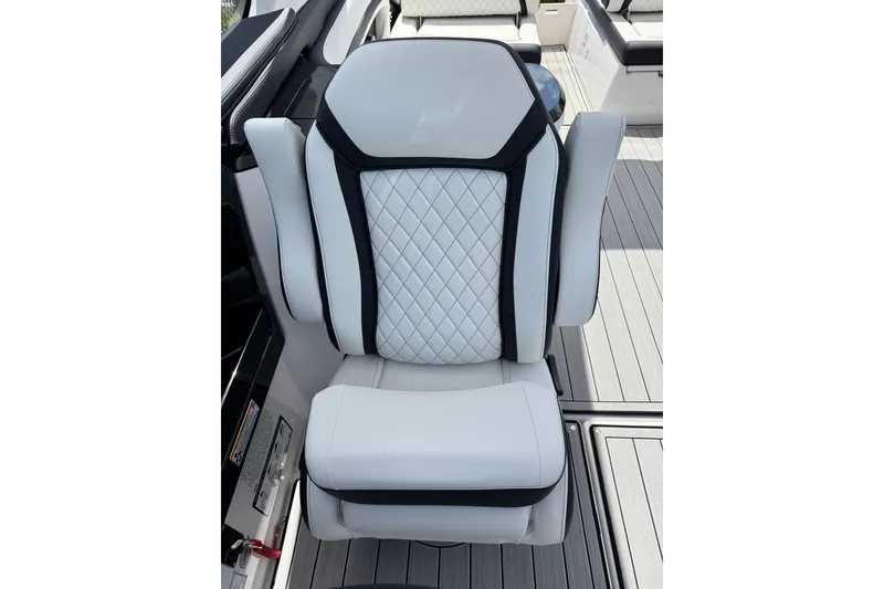 Slide: The Image of Luxury seating on 2026 Yamaha Boats 275SD, featuring elegant diamond stitching and modern design. - 20